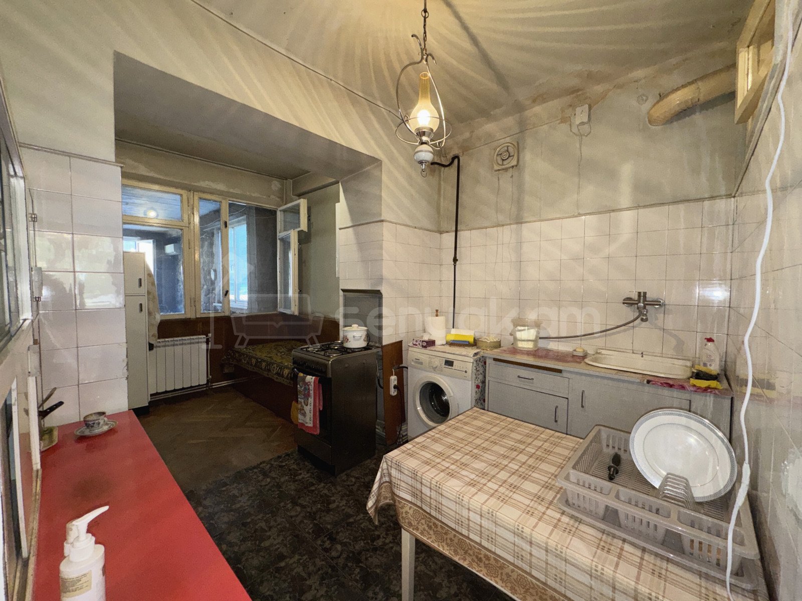 4 Սենյականոց Բնակարան Քարե Շենքում, 135քմ, 3/5 հարկ, Նորմալ Վիճակում