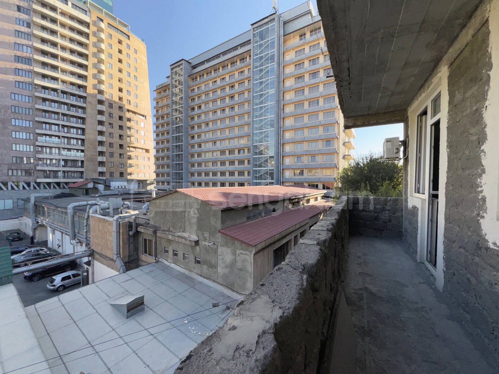 4 Սենյականոց Բնակարան Քարե Շենքում, 135քմ, 3/5 հարկ, Նորմալ Վիճակում