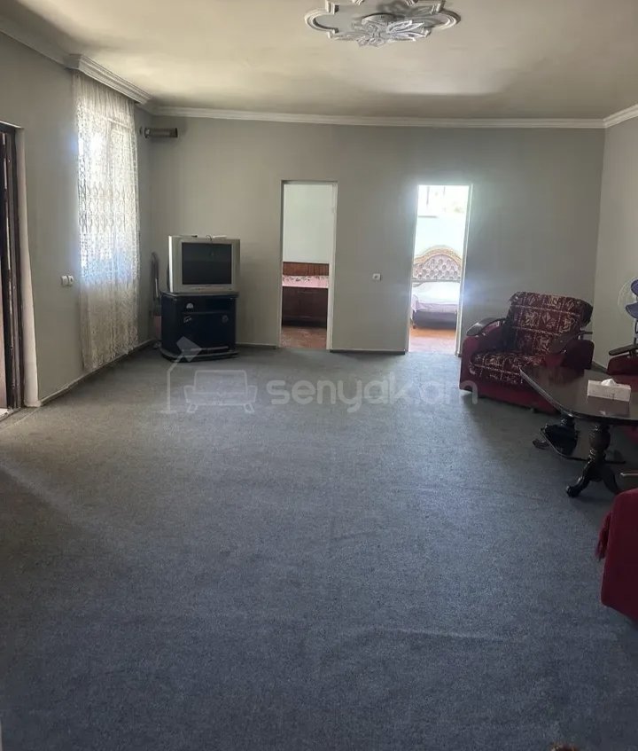 3 Սենյականոց Բնակարան Քարե Շենքում, 68քմ, 1/1 հարկ, Նորմալ Վիճակում, Կահավորված