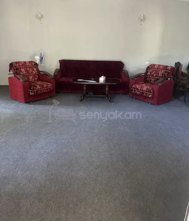 3 Սենյականոց Բնակարան Քարե Շենքում, 68քմ, 1/1 հարկ, Նորմալ Վիճակում, Կահավորված