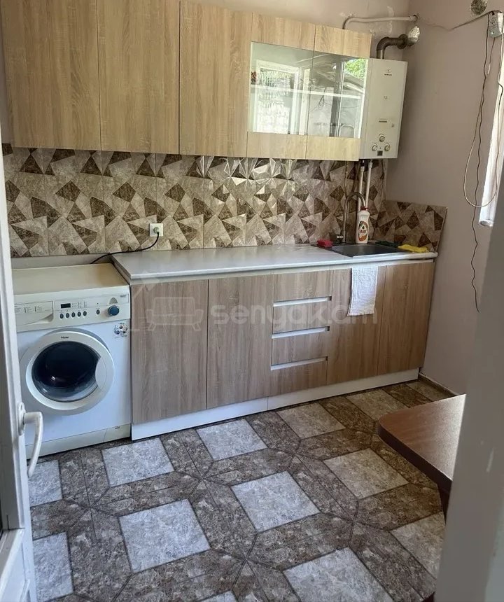 3 Սենյականոց Բնակարան Քարե Շենքում, 68քմ, 1/1 հարկ, Նորմալ Վիճակում, Կահավորված