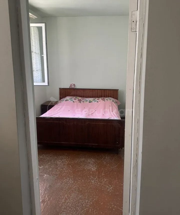 3 Սենյականոց Բնակարան Քարե Շենքում, 68քմ, 1/1 հարկ, Նորմալ Վիճակում, Կահավորված