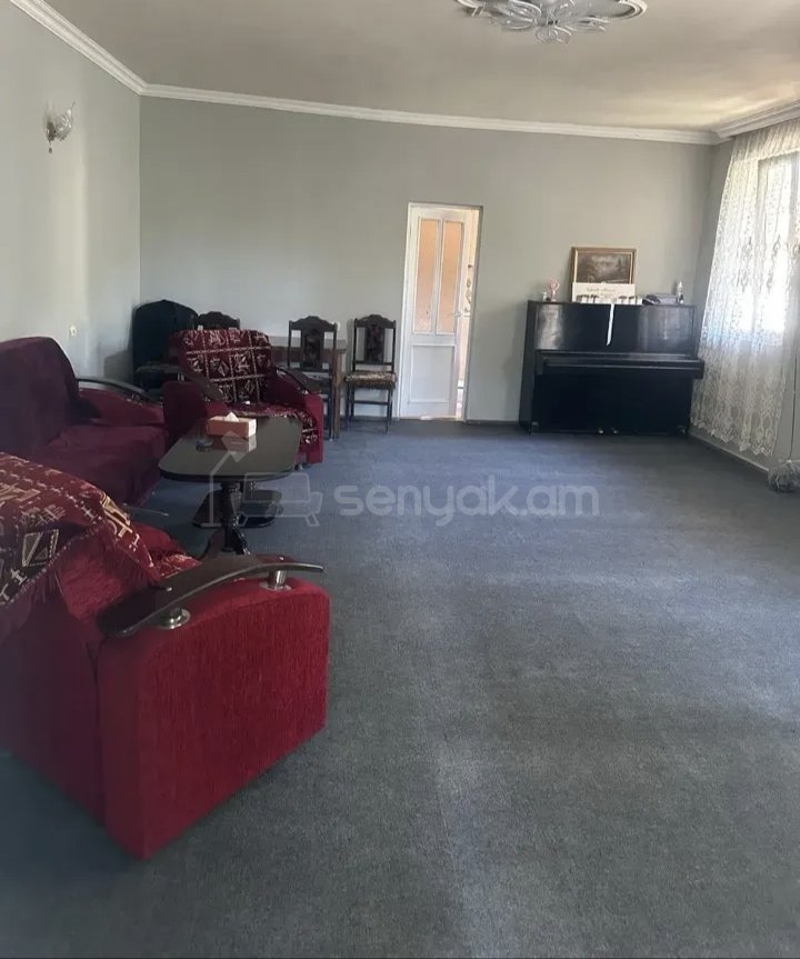 3 Սենյականոց Բնակարան Քարե Շենքում, 68քմ, 1/1 հարկ, Նորմալ Վիճակում, Կահավորված