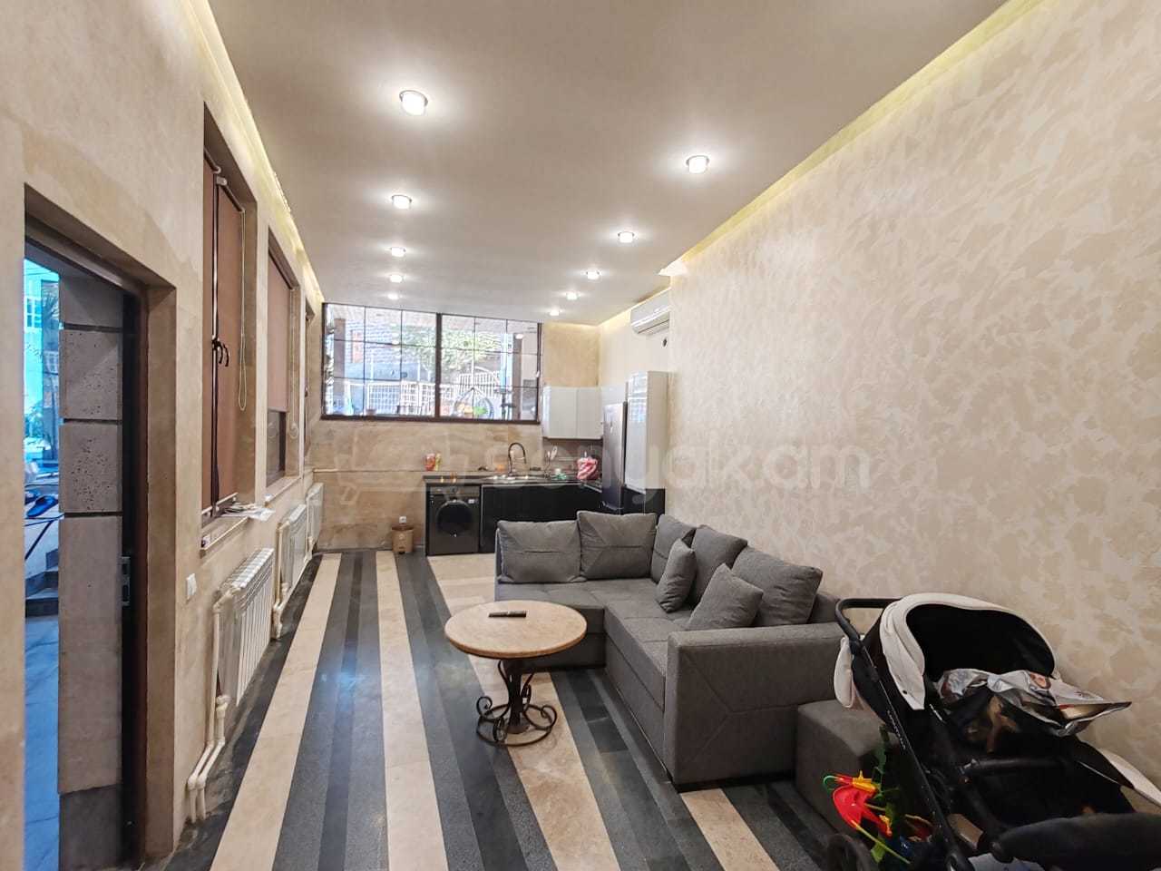 2 Սենյականոց Բնակարան Քարե Շենքում, 56քմ, 1/1 հարկ, Նորմալ Վիճակում, Կահավորված