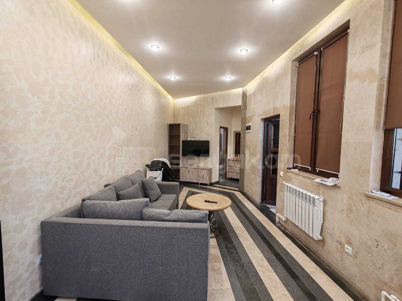 2 Սենյականոց Բնակարան Քարե Շենքում, 56քմ, 1/1 հարկ, Նորմալ Վիճակում, Կահավորված