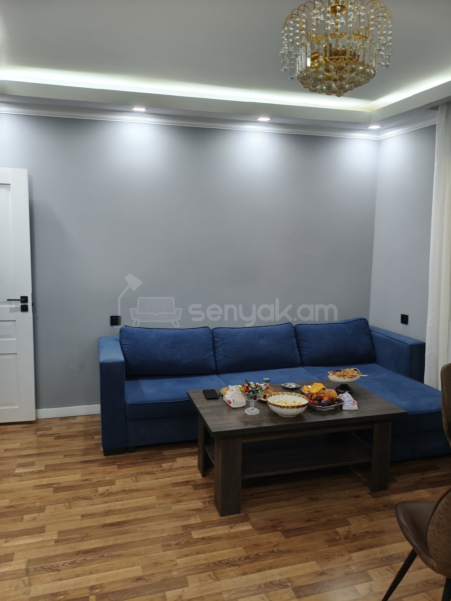 1 Սենյականոց Բնակարան Քարե Շենքում, 40քմ, 3/5 հարկ, Նորմալ Վիճակում, Կահավորված, Արևկող