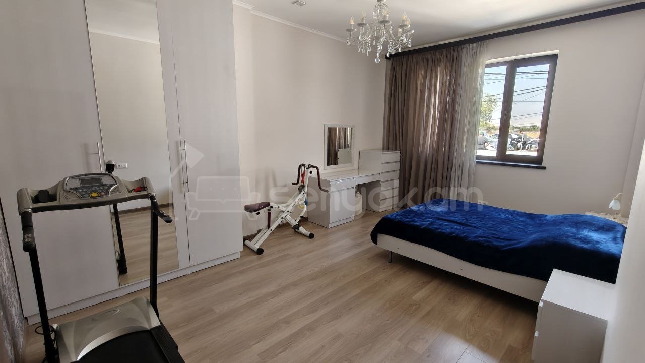 6 Սենյականոց Առանձնատուն, 200քմ, Ավտոտնակով