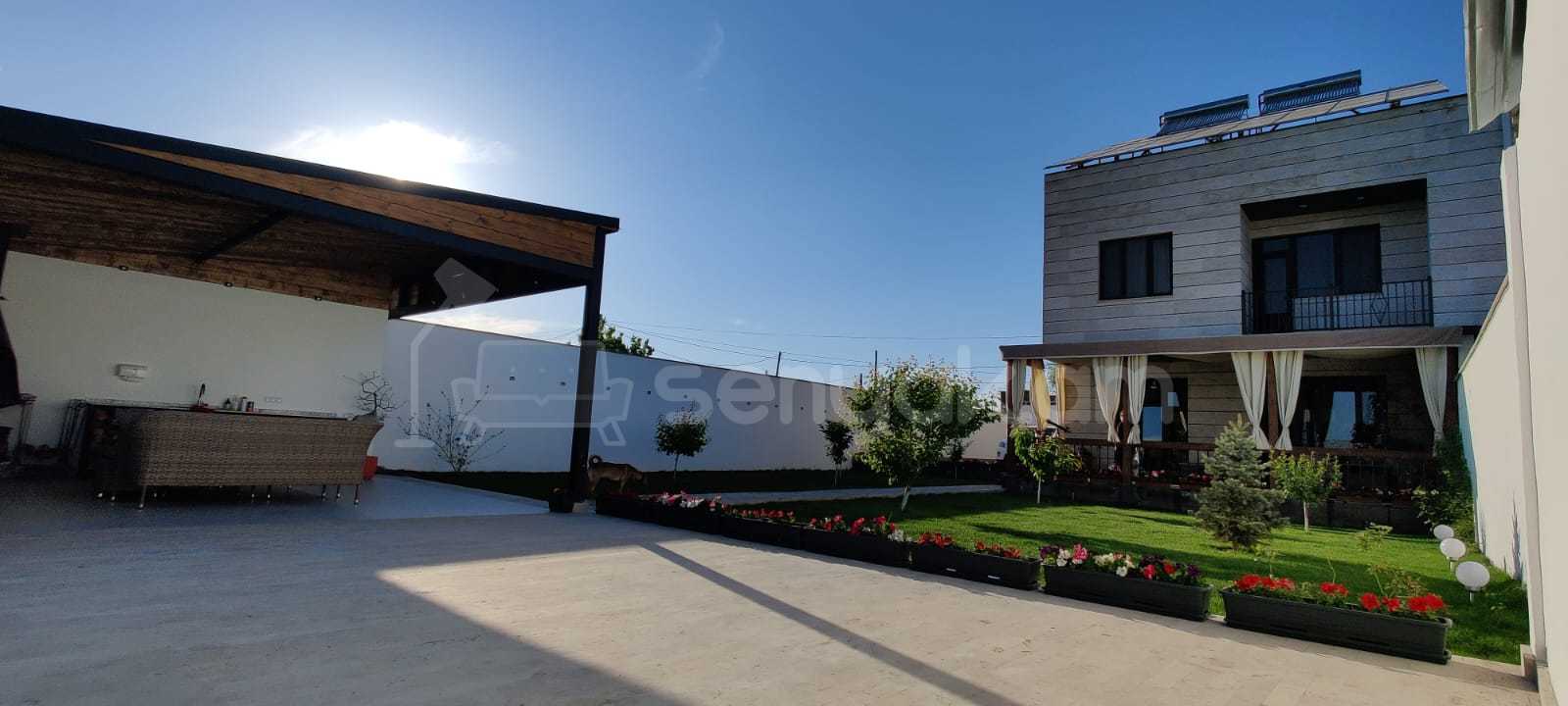 6 Սենյականոց Առանձնատուն, 200քմ, Ավտոտնակով