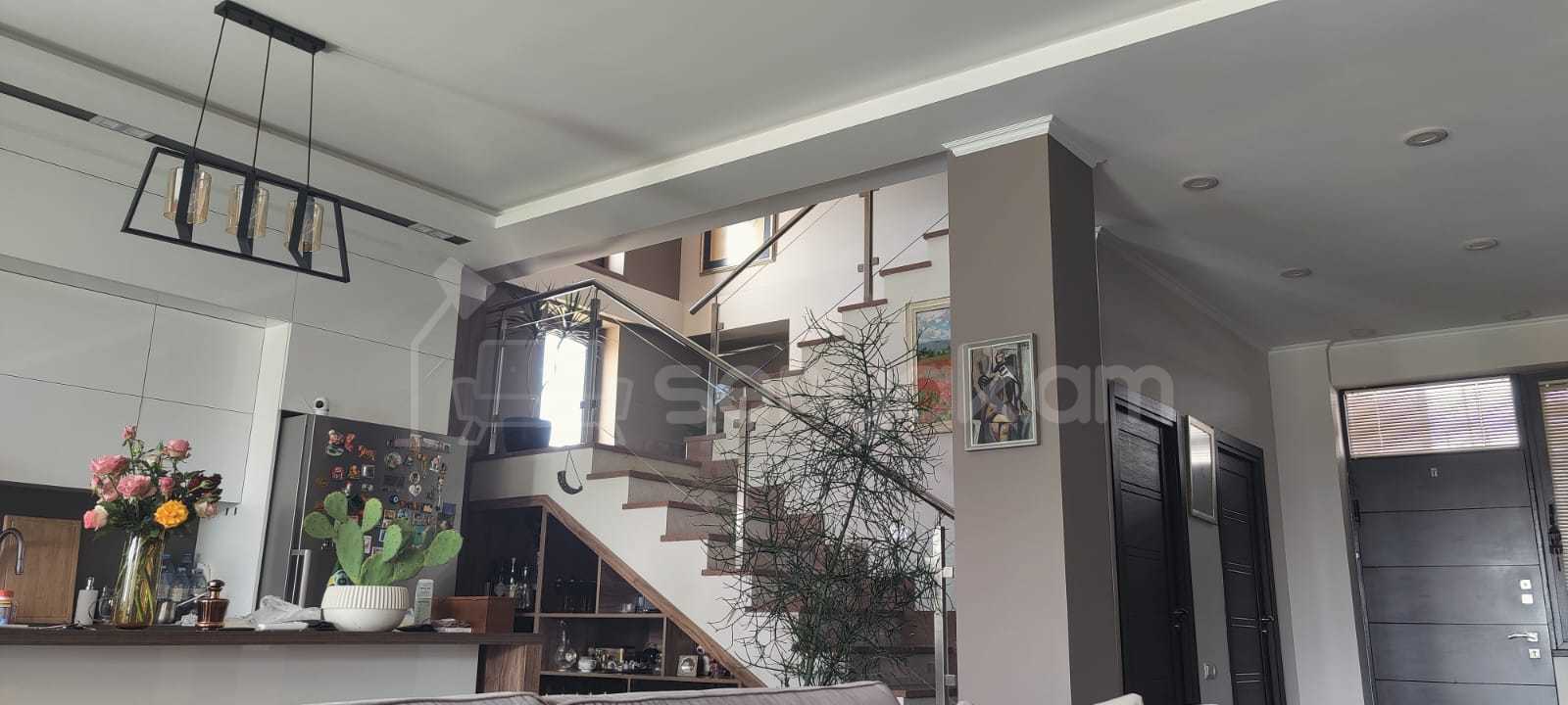 6 Սենյականոց Առանձնատուն, 200քմ, Ավտոտնակով