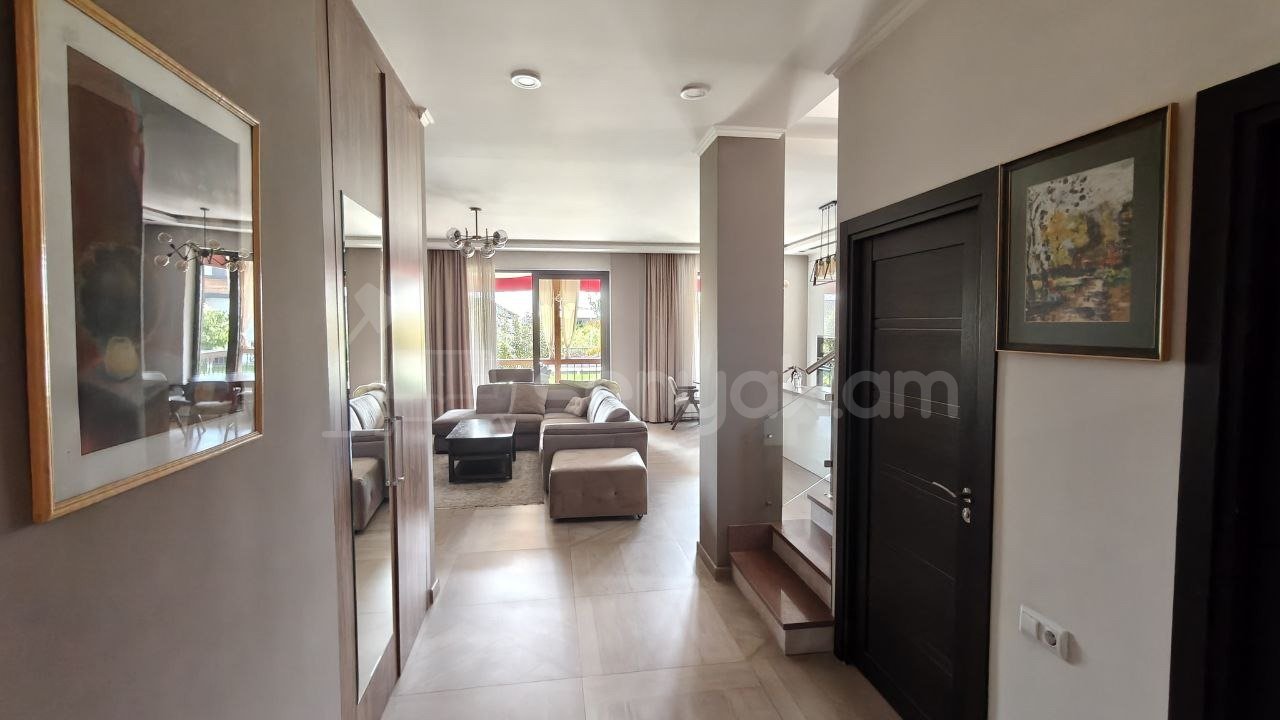 6 Սենյականոց Առանձնատուն, 200քմ, Ավտոտնակով