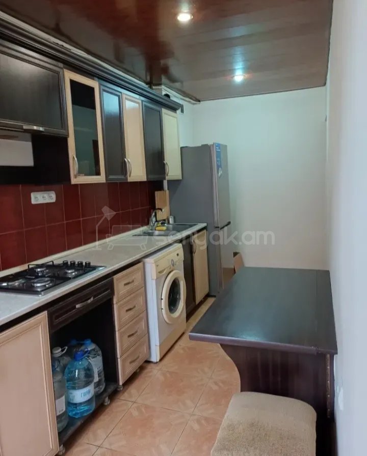 3 Սենյականոց Բնակարան, 80քմ, 4/9 հարկ, Նորմալ Վիճակում, Կահավորված