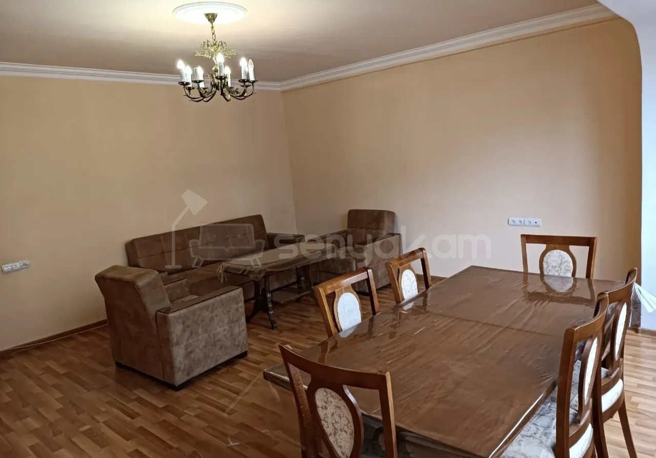 3 Սենյականոց Բնակարան, 80քմ, 4/9 հարկ, Նորմալ Վիճակում, Կահավորված