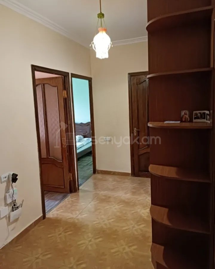 3 Սենյականոց Բնակարան, 80քմ, 4/9 հարկ, Նորմալ Վիճակում, Կահավորված