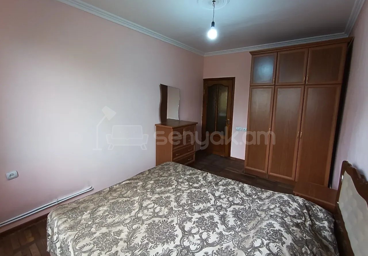 3 Սենյականոց Բնակարան, 80քմ, 4/9 հարկ, Նորմալ Վիճակում, Կահավորված