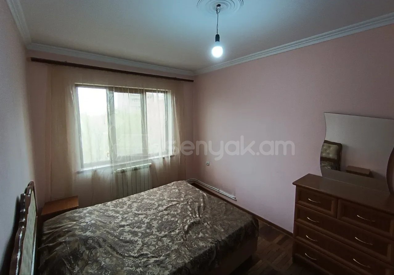 3 Սենյականոց Բնակարան, 80քմ, 4/9 հարկ, Նորմալ Վիճակում, Կահավորված