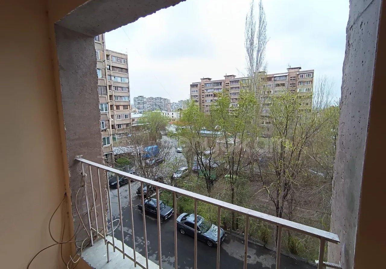 3 Սենյականոց Բնակարան, 80քմ, 4/9 հարկ, Նորմալ Վիճակում, Կահավորված