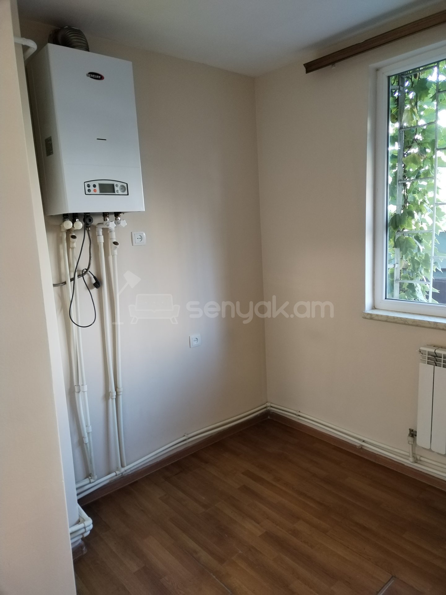 2 Սենյականոց Բնակարան Քարե Շենքում, 50քմ, 1/5 հարկ, Նորմալ Վիճակում, Կահավորված, Արևկող