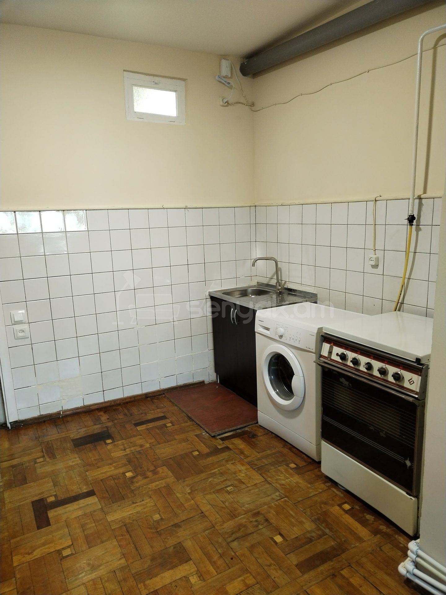 2 Սենյականոց Բնակարան Քարե Շենքում, 50քմ, 1/5 հարկ, Նորմալ Վիճակում, Կահավորված, Արևկող