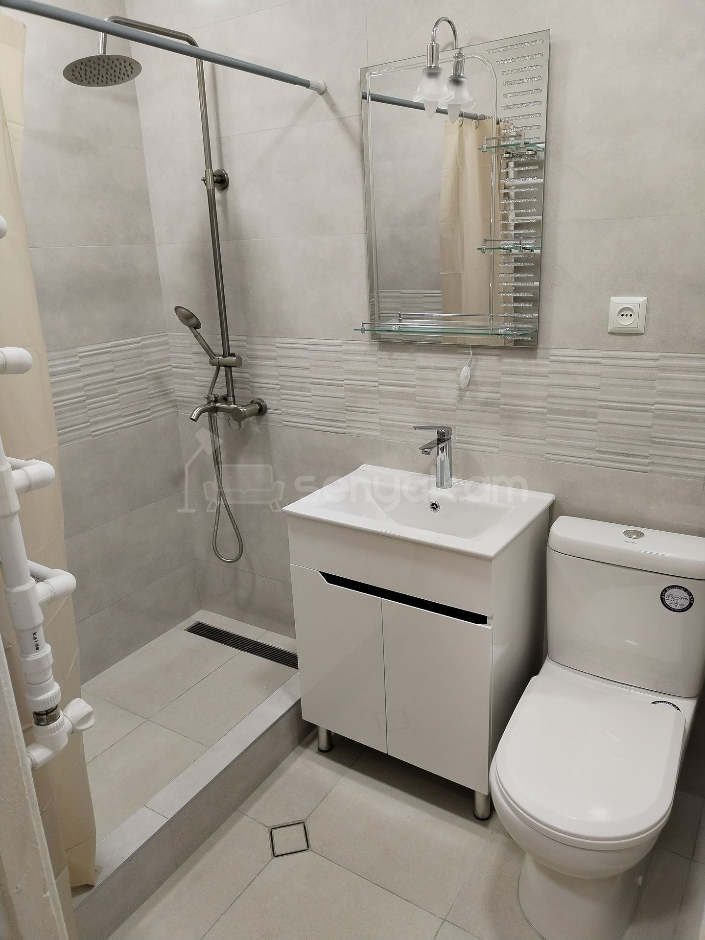 2 Սենյականոց Բնակարան Քարե Շենքում, 50քմ, 1/5 հարկ, Նորմալ Վիճակում, Կահավորված, Արևկող