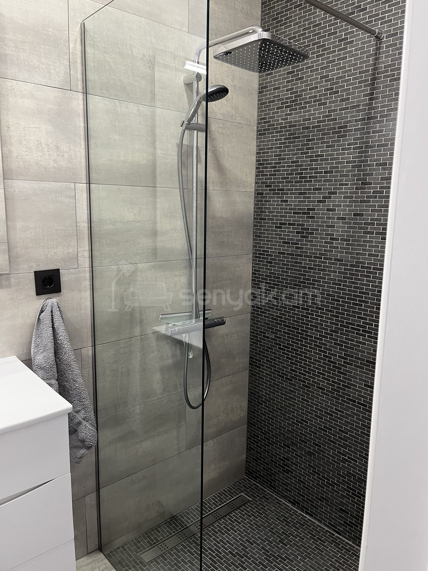 3 Սենյականոց Բնակարան Քարե Շենքում, 89քմ, 4/5 հարկ, Կապիտալ Վերանորոգված, Կահավորված