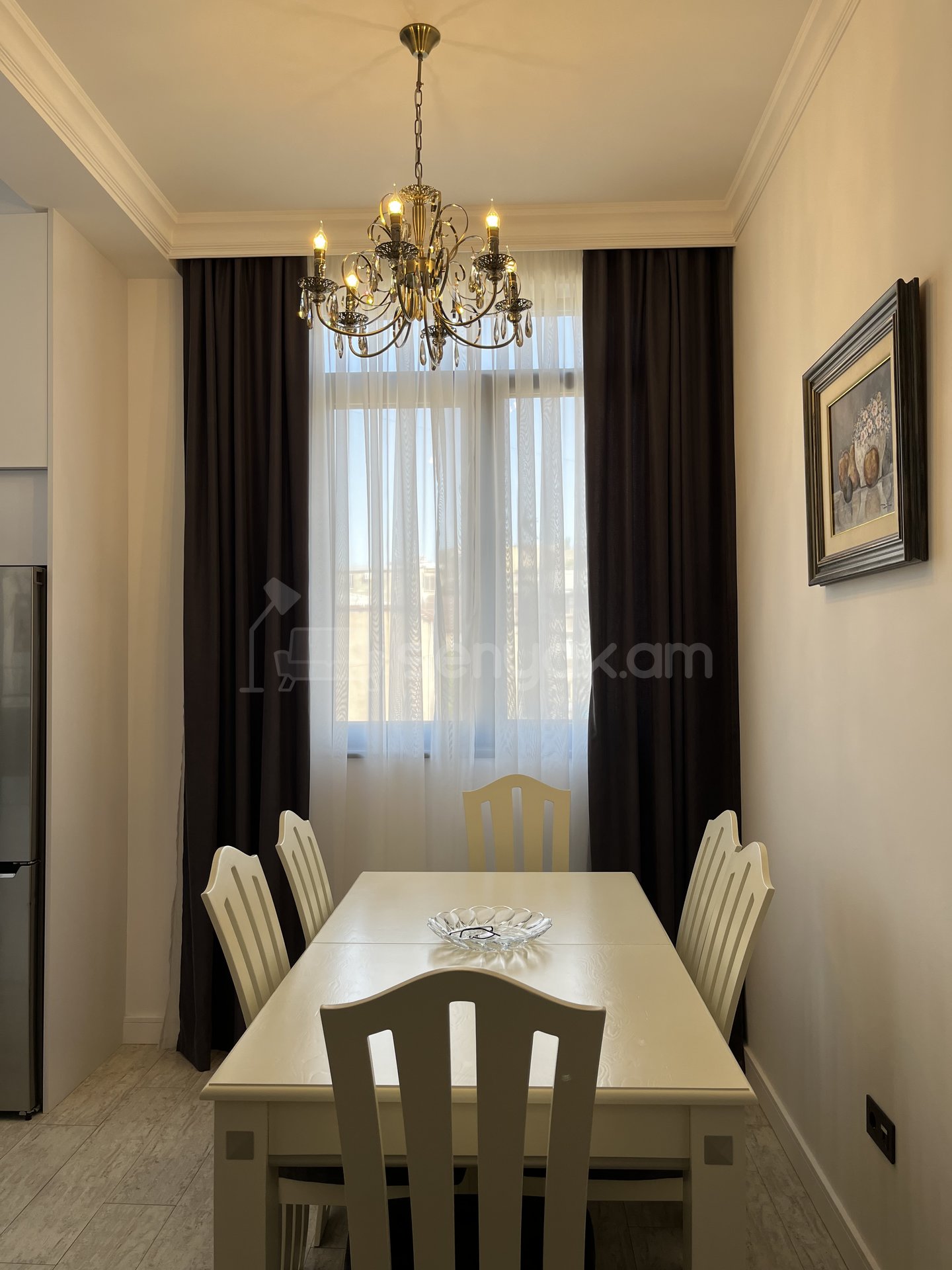 3 Սենյականոց Բնակարան Քարե Շենքում, 89քմ, 4/5 հարկ, Կապիտալ Վերանորոգված, Կահավորված