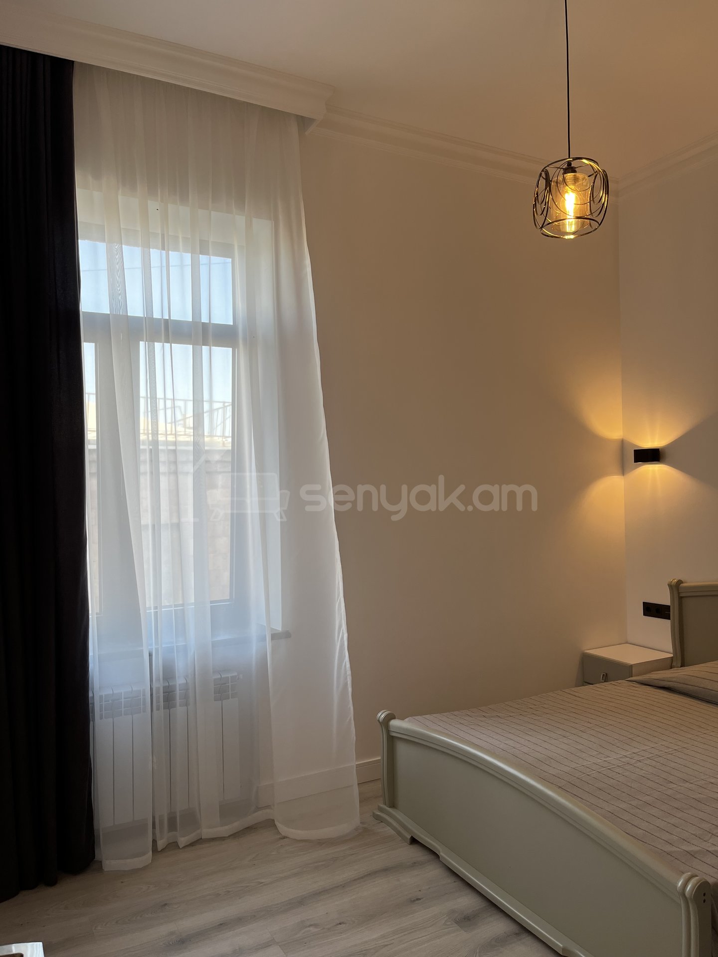 3 Սենյականոց Բնակարան Քարե Շենքում, 89քմ, 4/5 հարկ, Կապիտալ Վերանորոգված, Կահավորված