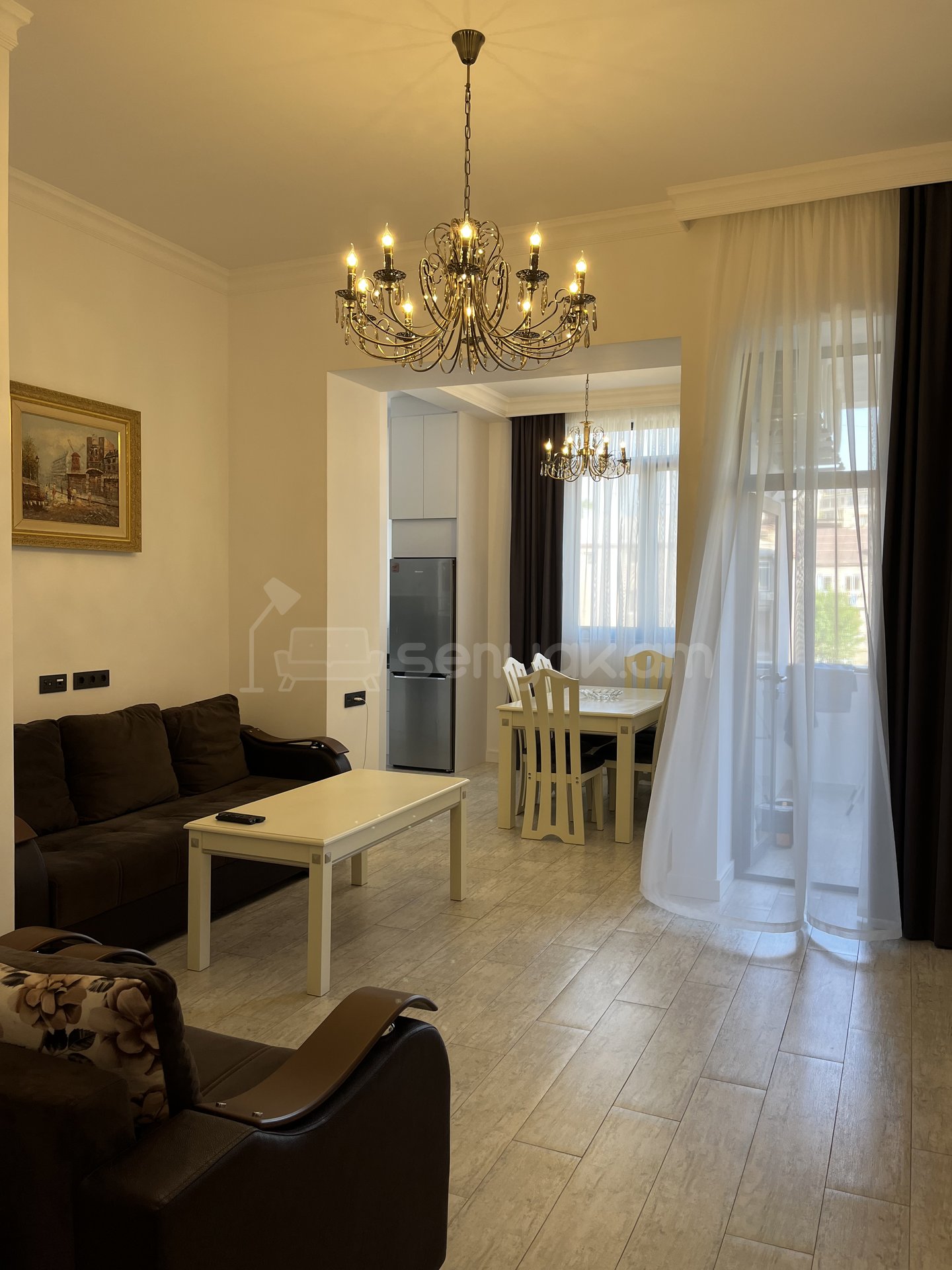 3 Սենյականոց Բնակարան Քարե Շենքում, 89քմ, 4/5 հարկ, Կապիտալ Վերանորոգված, Կահավորված