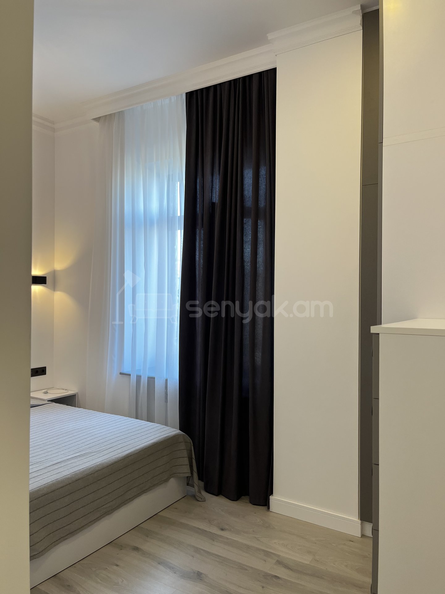 3 Սենյականոց Բնակարան Քարե Շենքում, 89քմ, 4/5 հարկ, Կապիտալ Վերանորոգված, Կահավորված