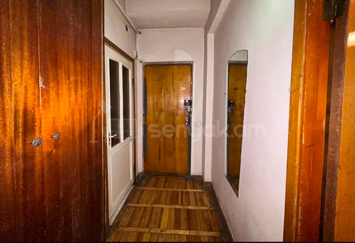 1 Սենյականոց Բնակարան, 42քմ, 6/9 հարկ, Նորմալ Վիճակում