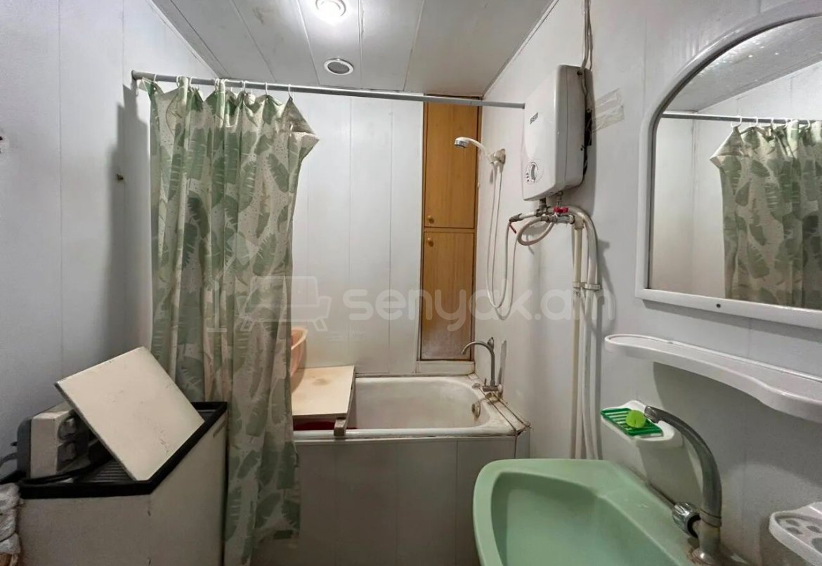 1 Սենյականոց Բնակարան, 42քմ, 6/9 հարկ, Նորմալ Վիճակում