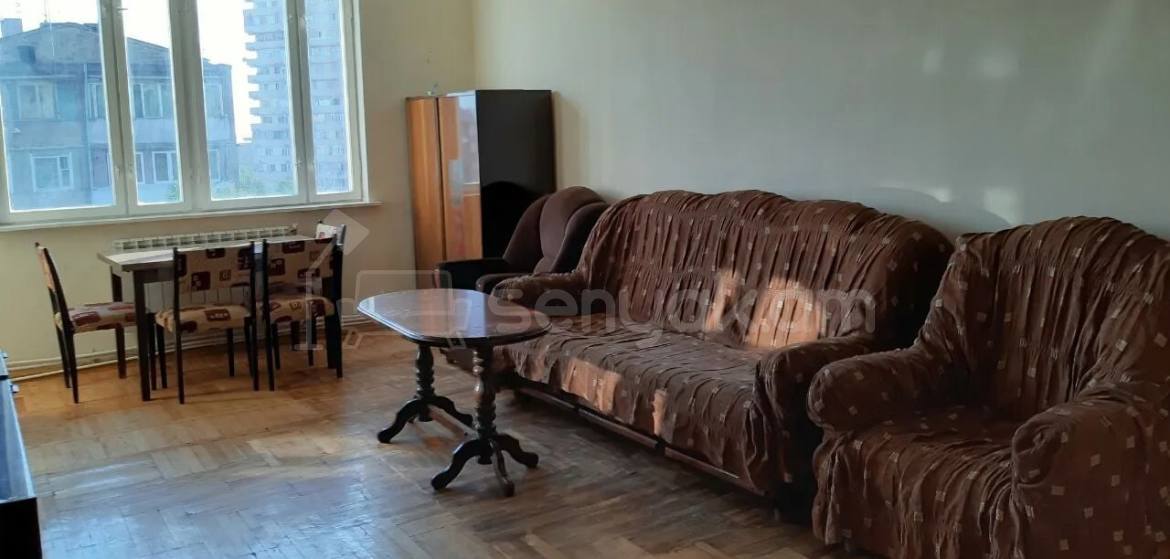 3 Սենյականոց Բնակարան Քարե Շենքում, 72քմ, 3/5 հարկ, Նորմալ Վիճակում, Կահավորված