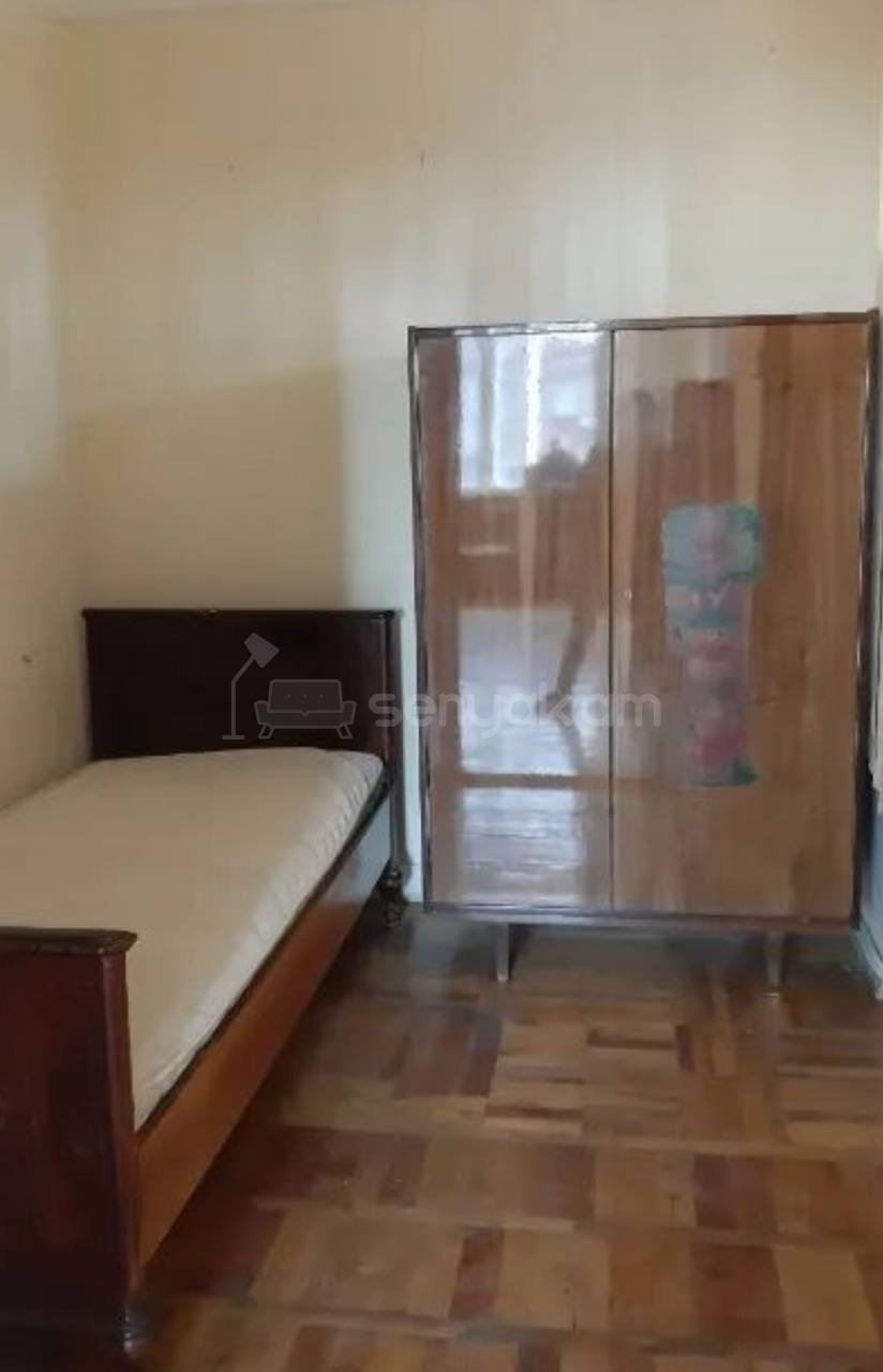 3 Սենյականոց Բնակարան Քարե Շենքում, 72քմ, 3/5 հարկ, Նորմալ Վիճակում, Կահավորված