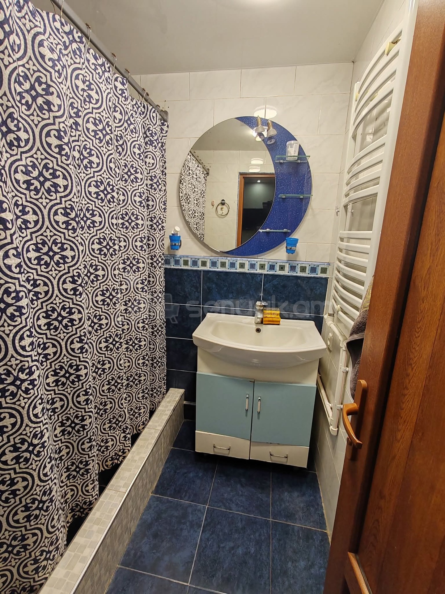 3 Սենյականոց Բնակարան Քարե Շենքում, 80քմ, 2/5 հարկ, Դիզայներական Վերանորոգված, Կահավորված