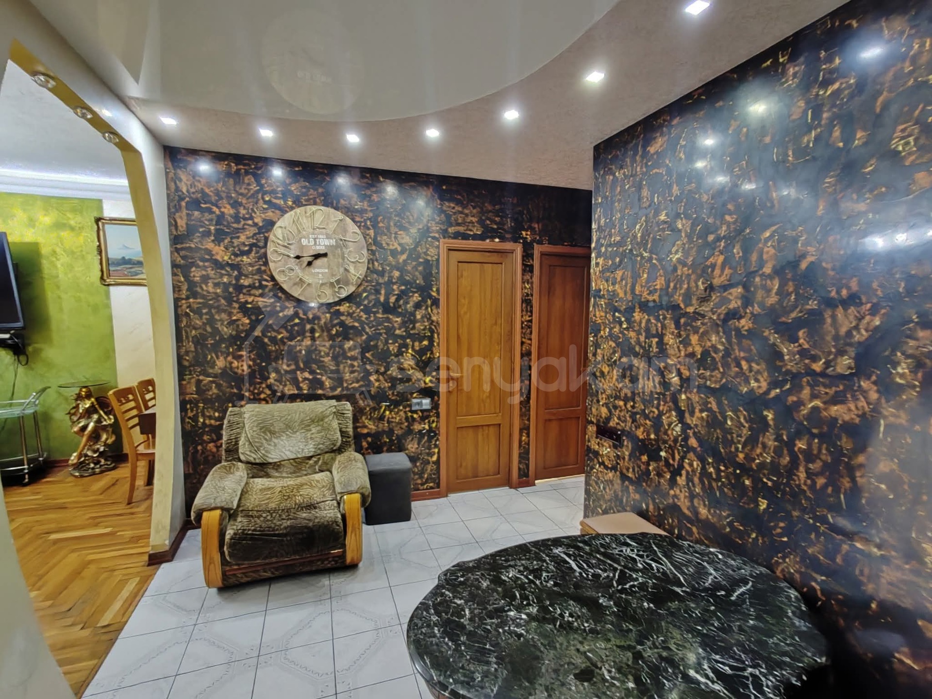 3 Սենյականոց Բնակարան Քարե Շենքում, 80քմ, 2/5 հարկ, Դիզայներական Վերանորոգված, Կահավորված