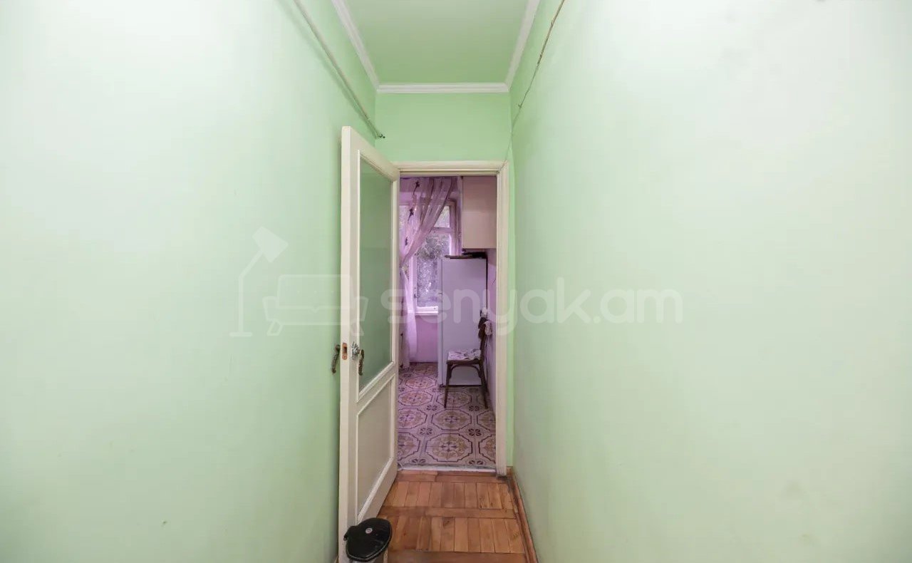 2 Սենյականոց Բնակարան Քարե Շենքում, 49քմ, 5/5 հարկ, Նորմալ Վիճակում