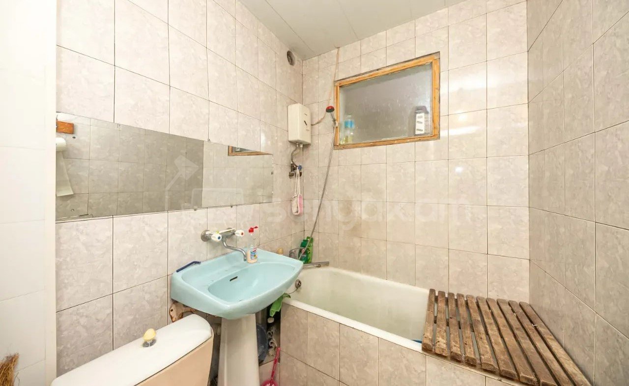 2 Սենյականոց Բնակարան Քարե Շենքում, 49քմ, 5/5 հարկ, Նորմալ Վիճակում