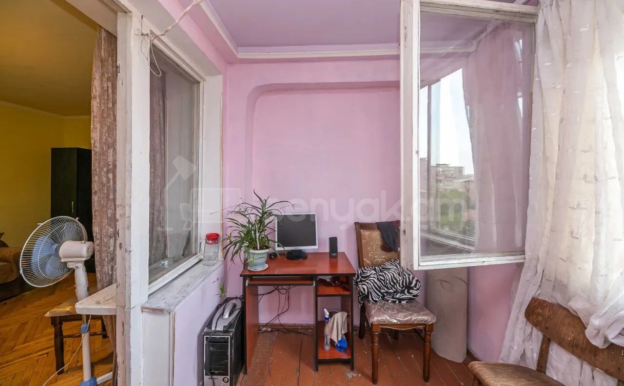 2 Սենյականոց Բնակարան Քարե Շենքում, 49քմ, 5/5 հարկ, Նորմալ Վիճակում