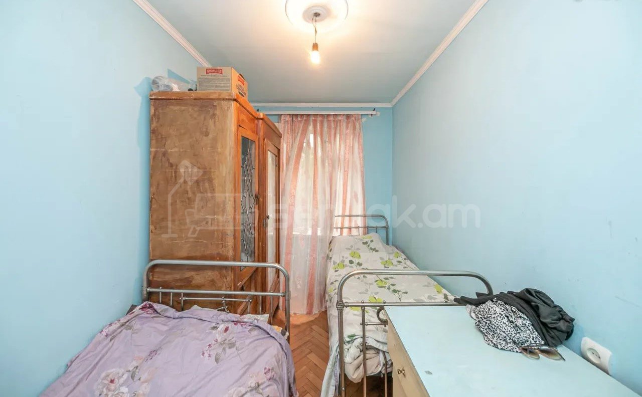 2 Սենյականոց Բնակարան Քարե Շենքում, 49քմ, 5/5 հարկ, Նորմալ Վիճակում