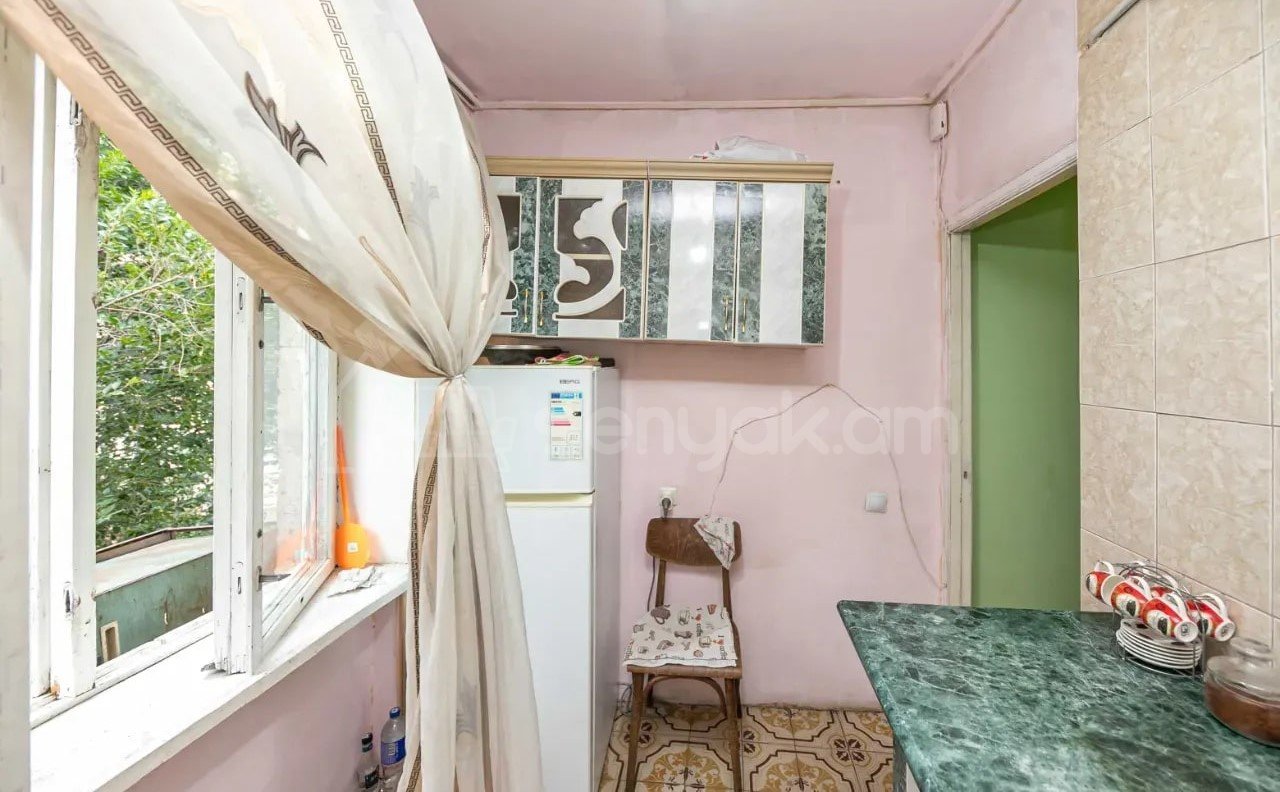 2 Սենյականոց Բնակարան Քարե Շենքում, 49քմ, 5/5 հարկ, Նորմալ Վիճակում