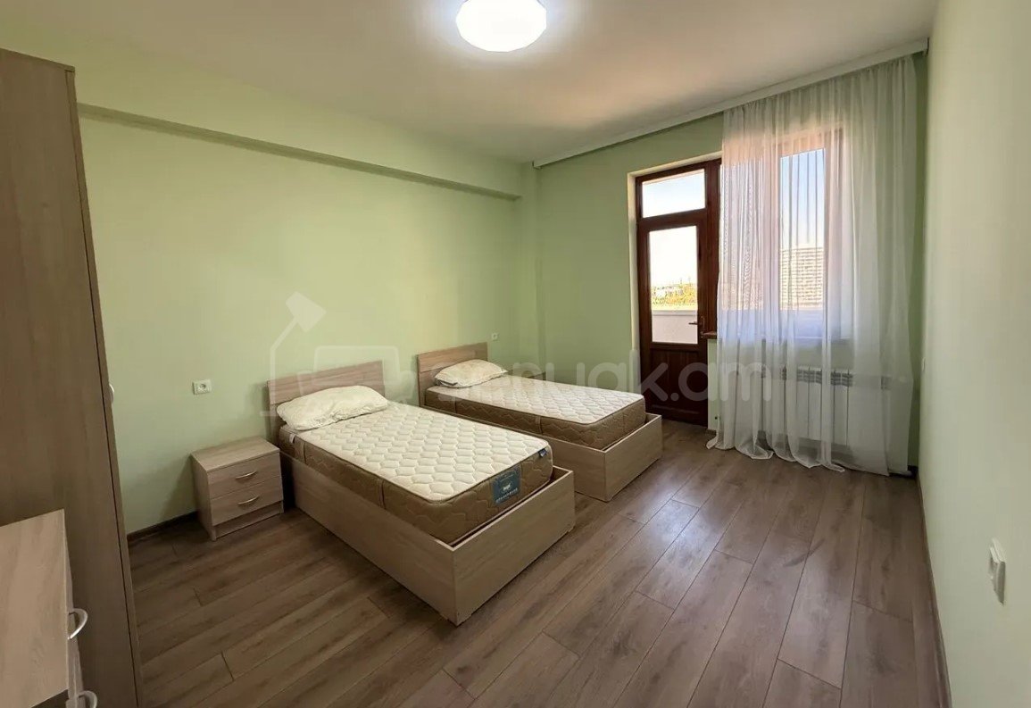 3 Սենյականոց Բնակարան Նորակառույցում, 103քմ, 12/16 հարկ, Դիզայներական Վերանորոգված, Կահավորված