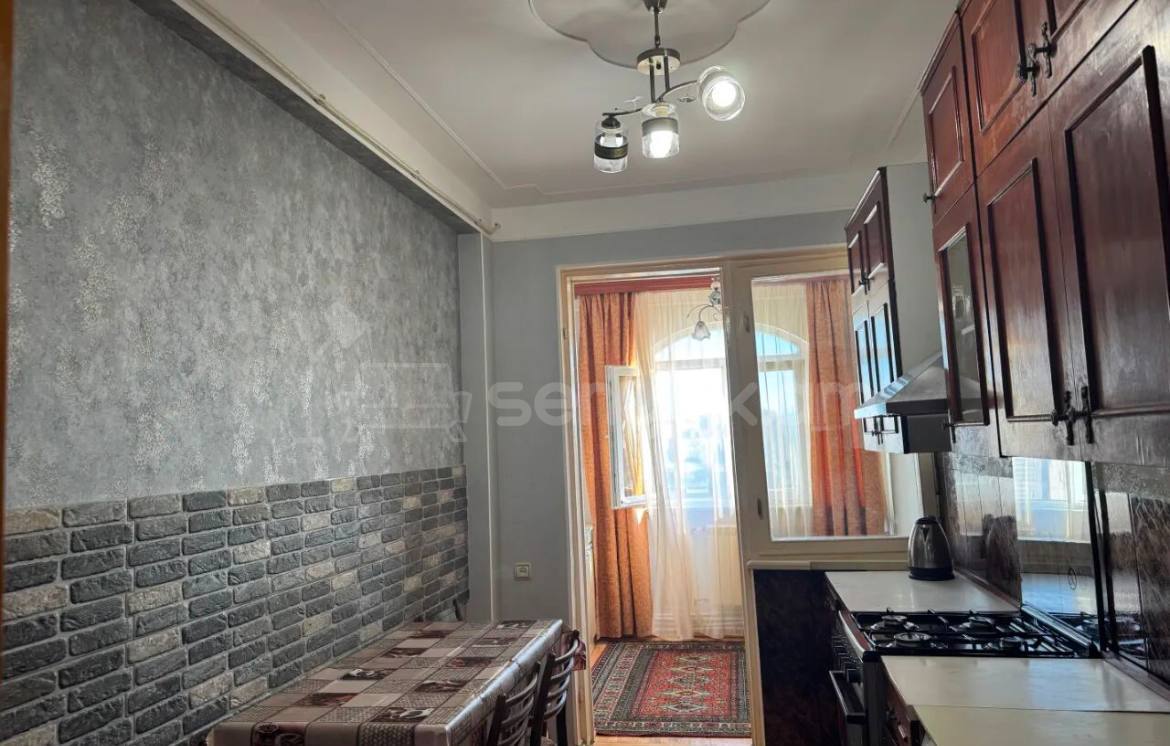 4 Սենյականոց Բնակարան Քարե Շենքում, 100քմ, 16/16 հարկ, Նորմալ Վիճակում, Կահավորված