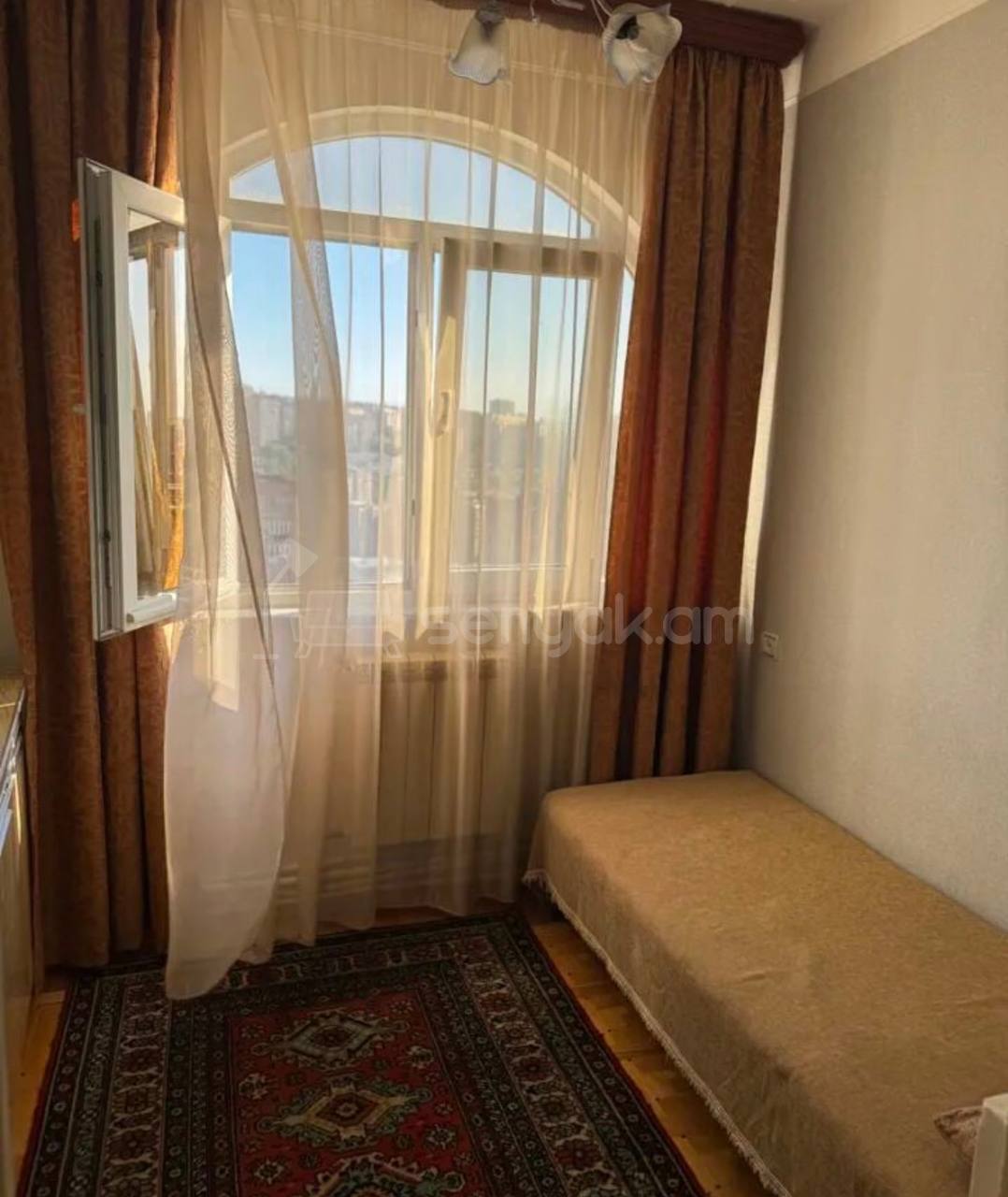 4 Սենյականոց Բնակարան Քարե Շենքում, 100քմ, 16/16 հարկ, Նորմալ Վիճակում, Կահավորված