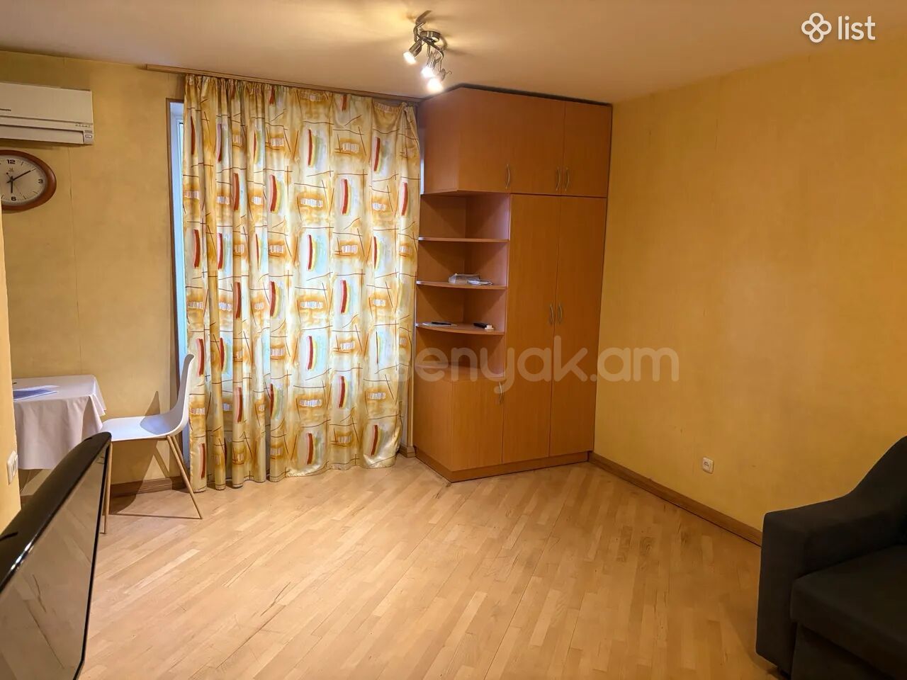 1 Սենյականոց Բնակարան Քարե Շենքում, 33քմ, 3/5 հարկ, Կապիտալ Վերանորոգված