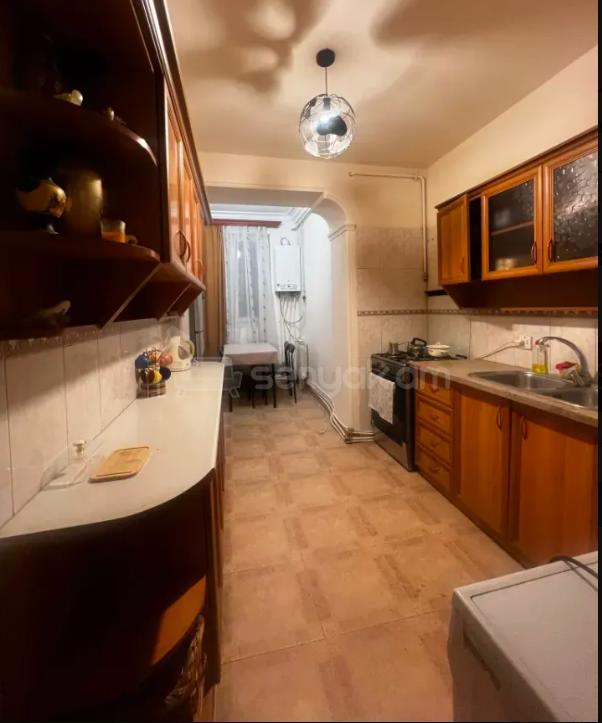 3 Սենյականոց Բնակարան Քարե Շենքում, 80քմ, 1/5 հարկ, Կապիտալ Վերանորոգված, Կահավորված, Արևկող