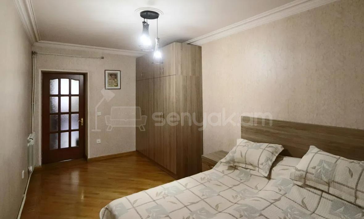 3 Սենյականոց Բնակարան Քարե Շենքում, 80քմ, 1/5 հարկ, Կապիտալ Վերանորոգված, Կահավորված, Արևկող