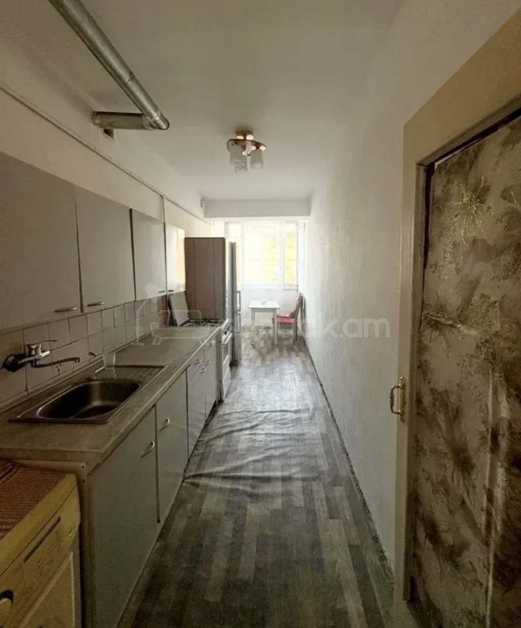 4 Սենյականոց Բնակարան Քարե Շենքում, 98քմ, 5/5 հարկ, Կոսմետիկ Վերանորոգված, Կահավորված