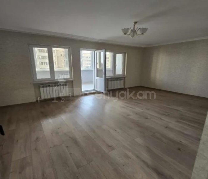 3 Սենյականոց Բնակարան, 90քմ, 6/8 հարկ, Կապիտալ Վերանորոգված, Մասամբ Կահավորված, Արևկող