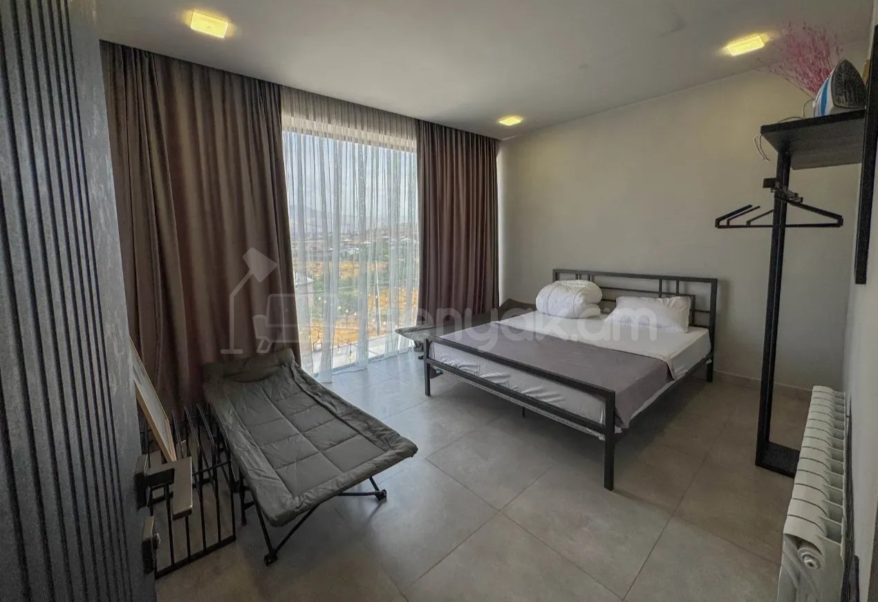 4 Սենյականոց Շքեղ Առանձնատուն, 200քմ, Լողավազանով