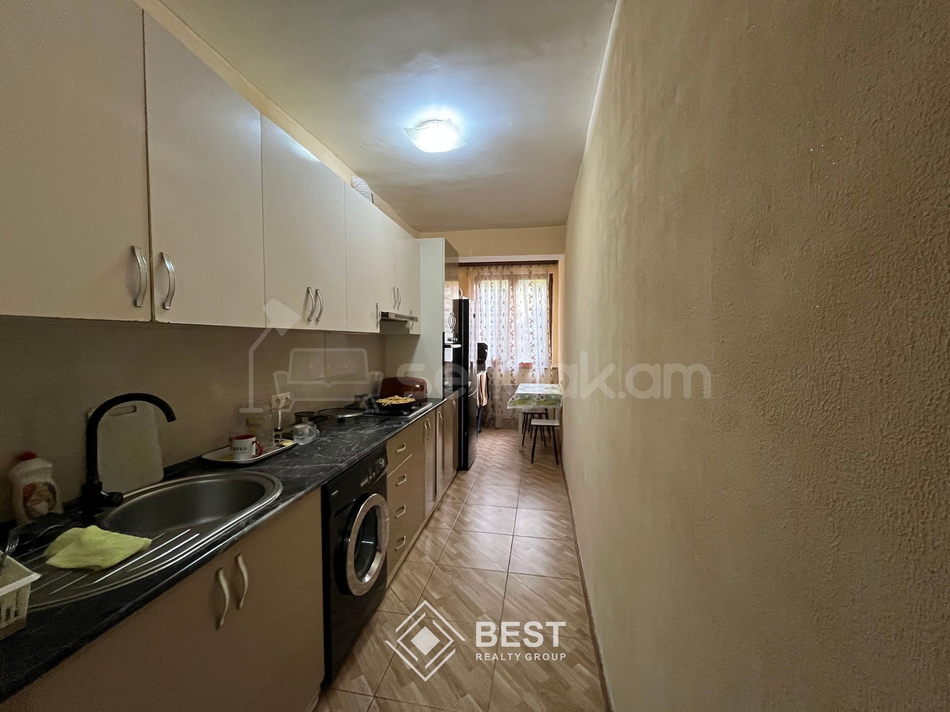 3 Սենյականոց Բնակարան Քարե Շենքում, 82քմ, 2/5 հարկ, Կապիտալ Վերանորոգված