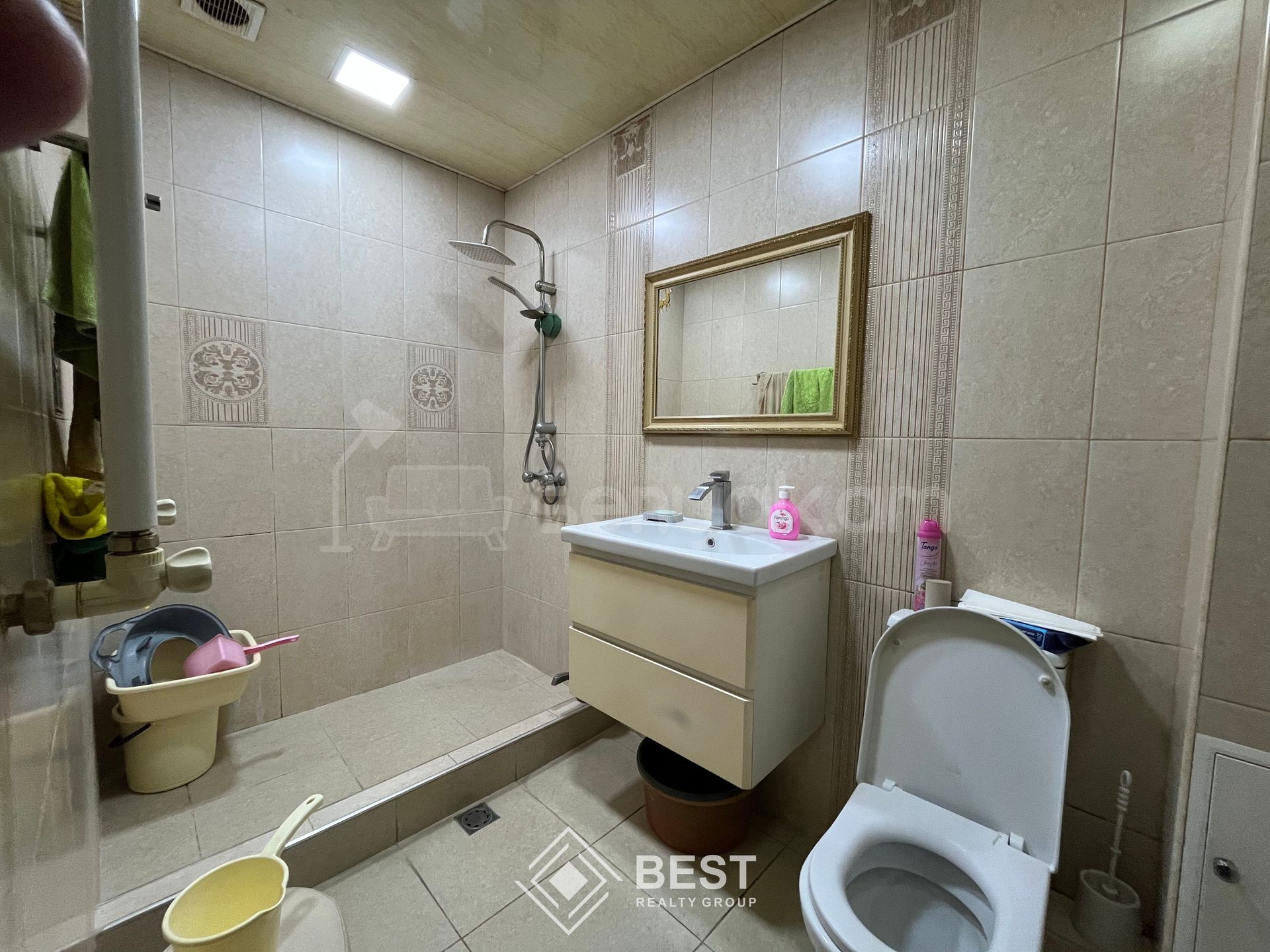 3 Սենյականոց Բնակարան Քարե Շենքում, 82քմ, 2/5 հարկ, Կապիտալ Վերանորոգված